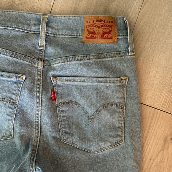 ❌SOLD NWOT Levi’s jean - Picture 2 of 8